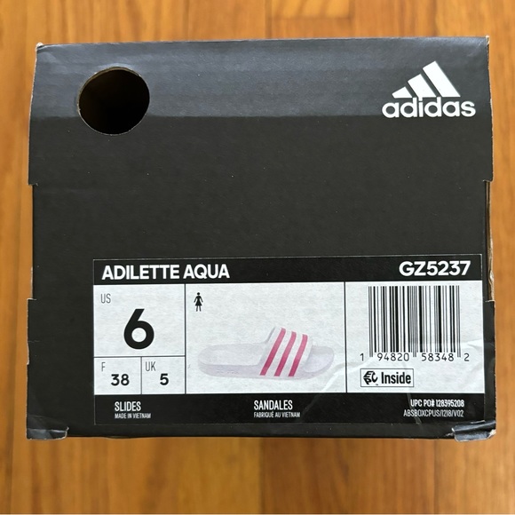 Adidas Slides Women’s 6 White Pink Adilette Aqua Sandals Casualwear Footwear New - Picture 2 of 6